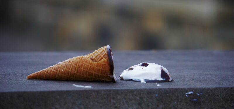 How to create an effective apology email - icecream spilt on a bench