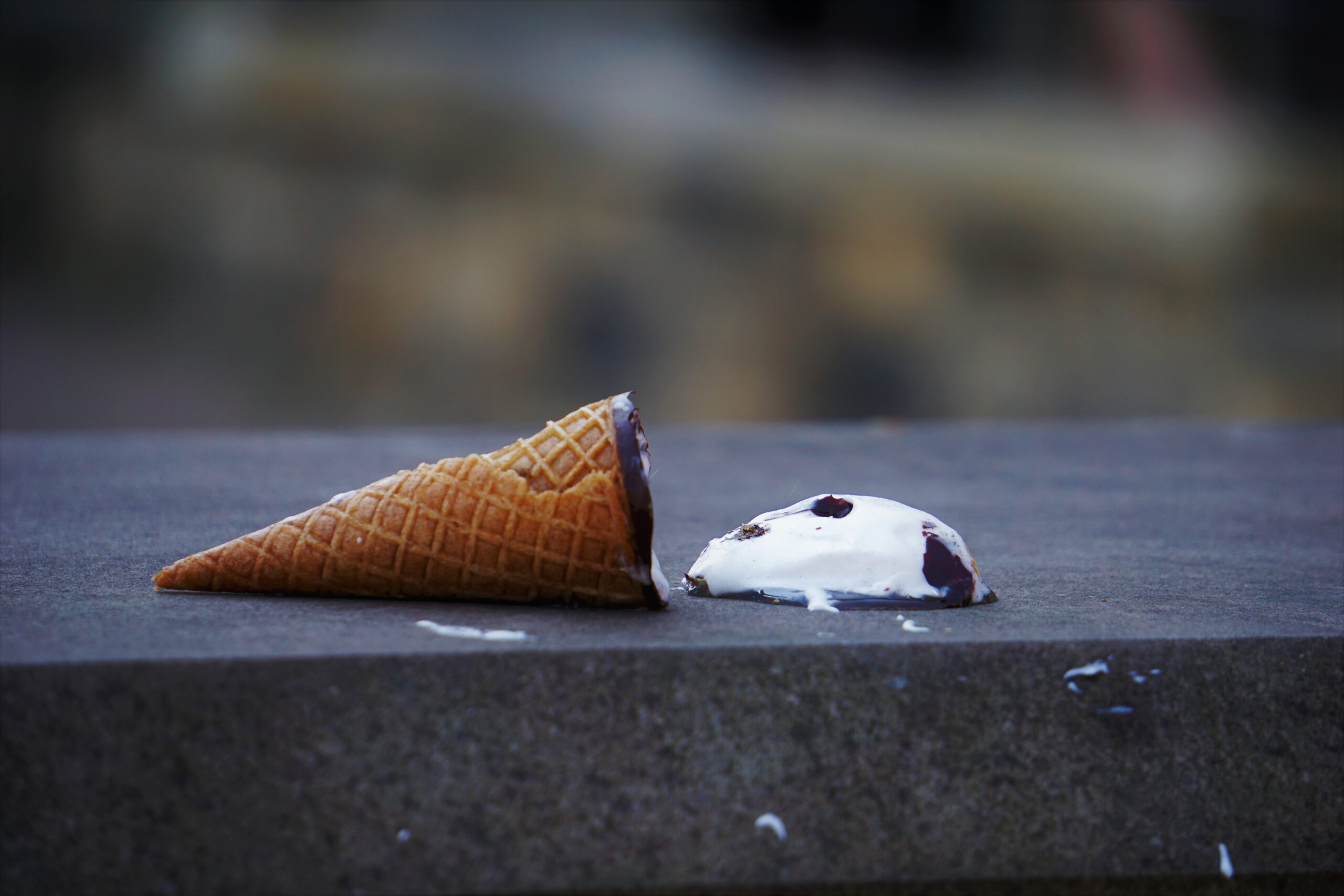 How to create an effective apology email - icecream spilt on a bench